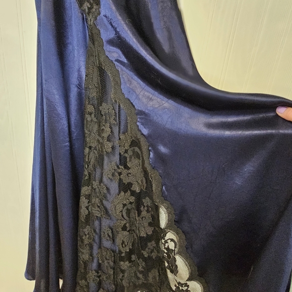 Vintage Victoria Secret Long Slip - Picture 9 of 13